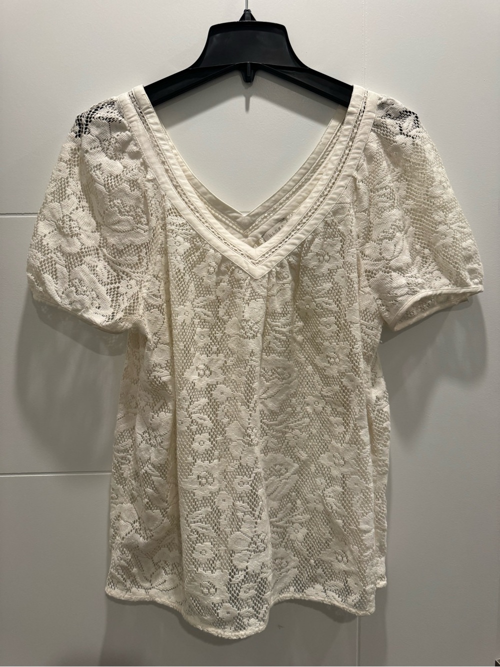 hinge Cream Lace V-Neck Puff Sleeve Top